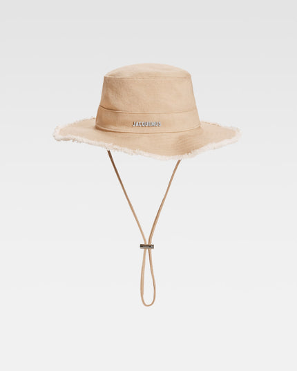 Large brim bucket hat