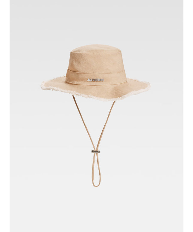 Large brim bucket hat