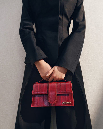 LA CASA
Crossbody flap bag