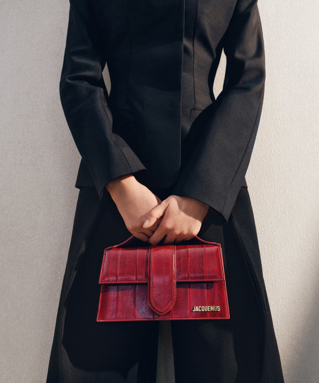LA CASA
Crossbody flap bag