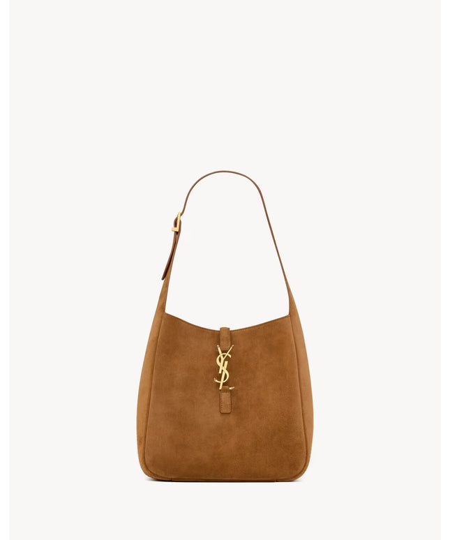 LE 5 À 7 SUPPLE SMALL IN SUEDE
CARAMEL COGNAC