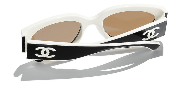 CHANEL
Cat Eye Sunglasses