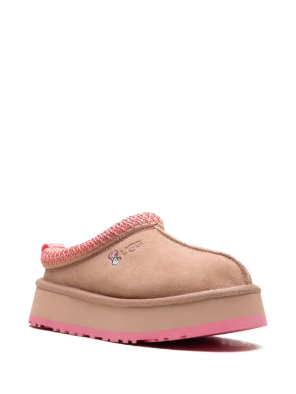 UGG
logo-embroidered shearling ear muffs