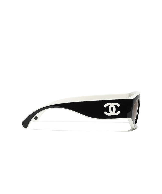 CHANEL
Cat Eye Sunglasses