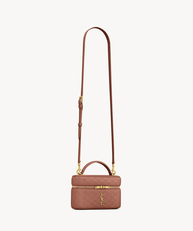 GABY VANITY BAG IN LAMBSKIN
BARELY PINK
