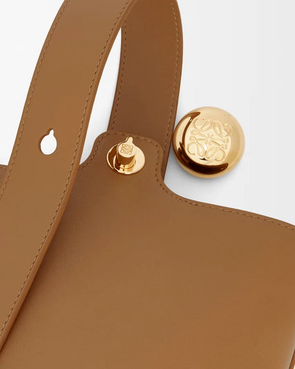 LOEWE Mini Pebble bucket in smooth calfskin