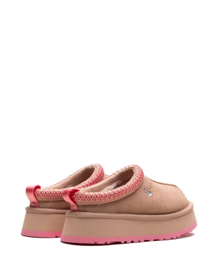 UGG
logo-embroidered shearling ear muffs