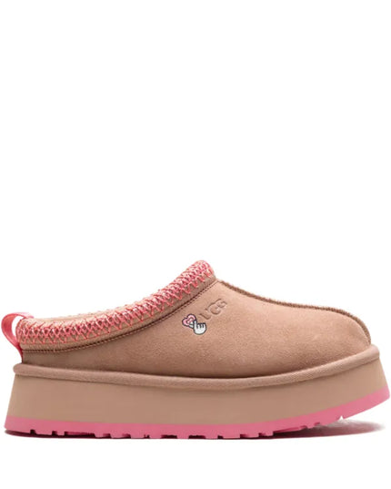 UGG
logo-embroidered shearling ear muffs