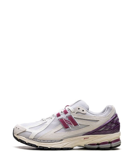 New Balance
1906R "Sea Salt/Radiant Purple" sneakers