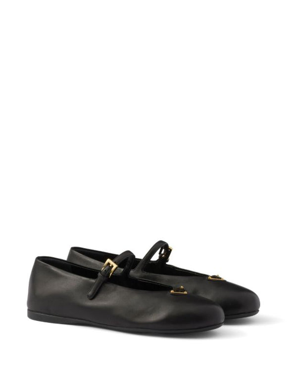 Prada
enamel logo ballerina shoes