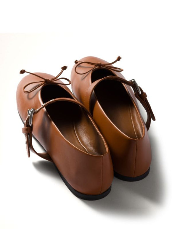 Miu Miu
buckled leather ballerina shoes