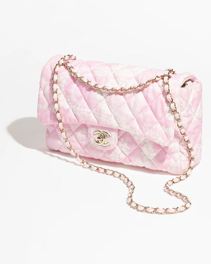 The Chanel Coco Beach 2025 collection
 
Maxi Flapbag