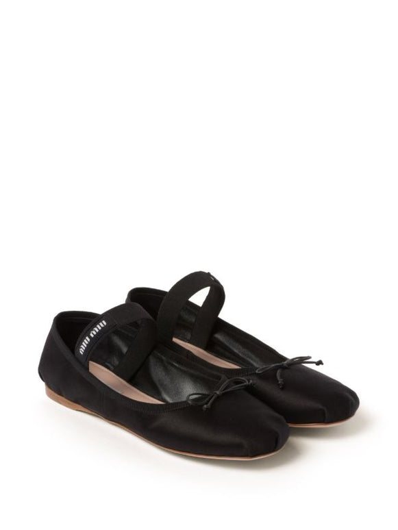 Miu Miu
logo-strap ballerina shoes