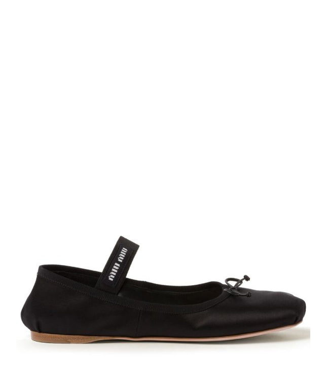 Miu Miu
logo-strap ballerina shoes