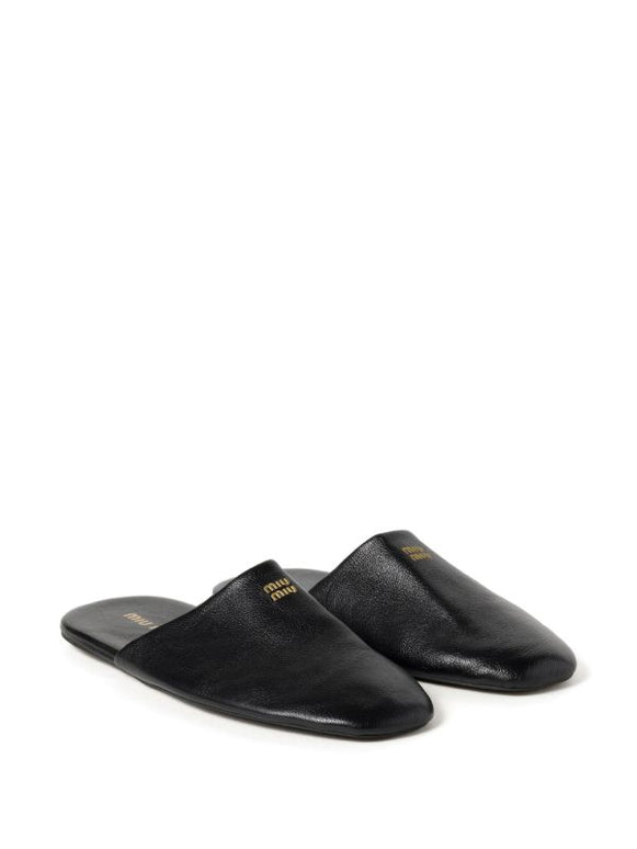 Miu Miu
leather slippers