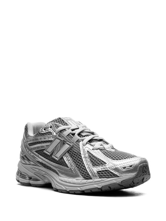 New Balance
1906R "Grey"