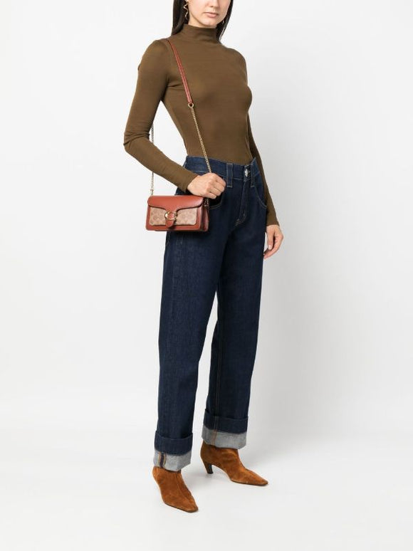 Coach
logo-plaque crossbody bag